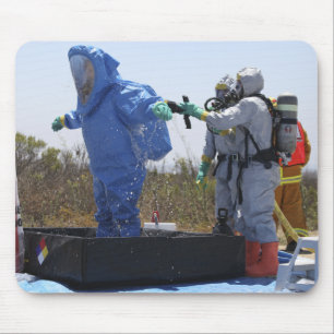 Alfombrilla De Ratón Un aviador se coloca en una tina