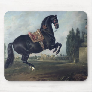 Alfombrilla De Ratón Un caballo negro que realiza el Courbette