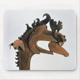 Alfombrilla De Ratón Un grifo que sostiene un ciervo en su pico