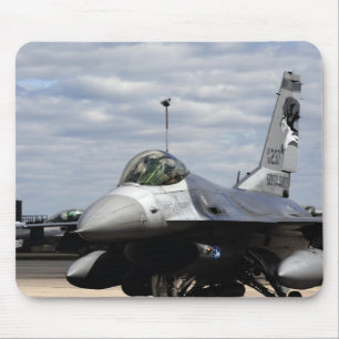 Alfombrilla De Ratón Un halcón que lucha F-16