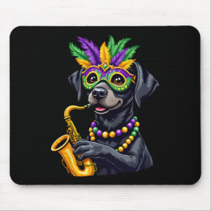 Alfombrilla De Ratón Un ingenioso negro labrador que juega Mamáes saxof