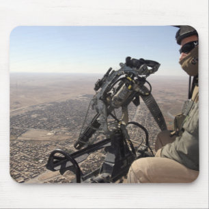 Alfombrilla De Ratón Un jefe de equipo busca actividad sospechosa