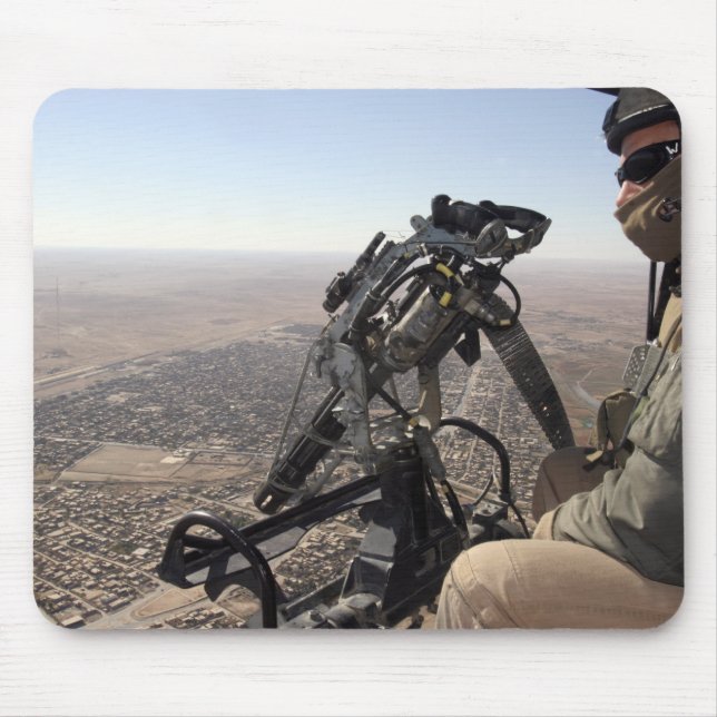 Alfombrilla De Ratón Un jefe de tripulación busca actividad sospechosa (Frente)