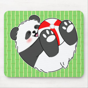 Alfombrilla De Ratón Un lindo bebé panda jugando con una pelota