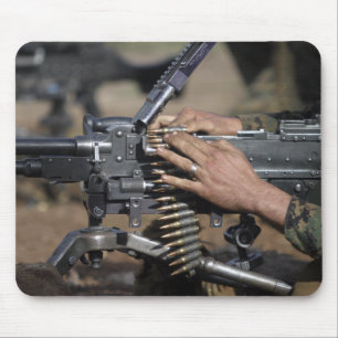 Alfombrilla De Ratón Un marine carga una ametralladora M-240G