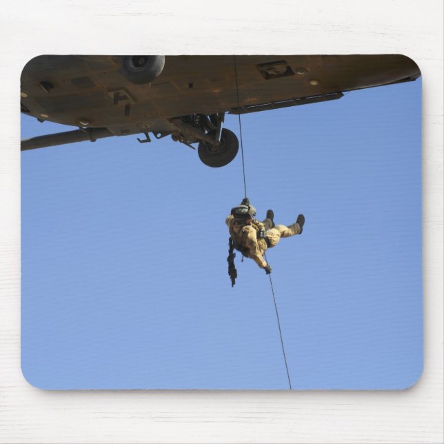 Alfombrilla De Ratón Un pararescueman rappels de un HH-60 (Frente)