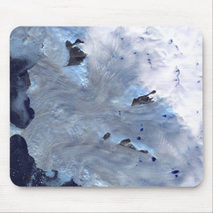 Alfombrilla De Ratón Un pequeño campo de glaciares rodea la bahía de
