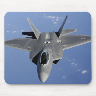 Alfombrilla De Ratón Un rapaz F-22 se traslada a la posición para