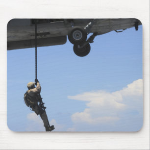 Alfombrilla De Ratón Un técnico explosivo de la disposición de la