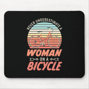 Alfombrilla De Ratón Una Mujer En Una Bicicleta