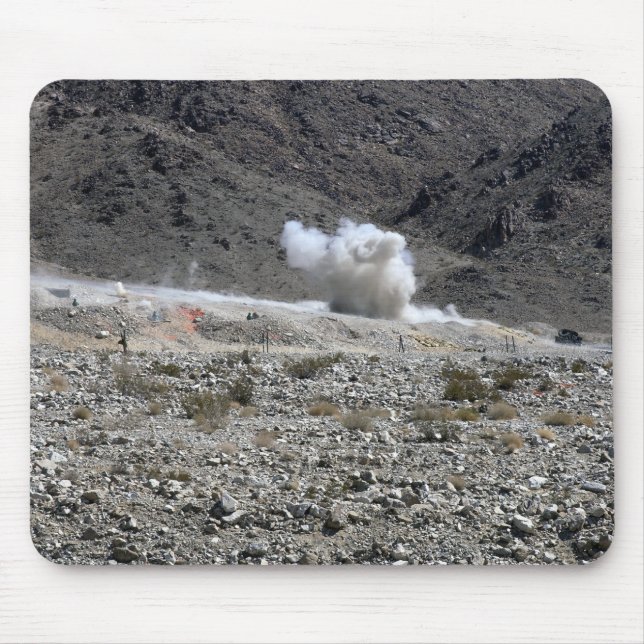 Alfombrilla De Ratón Una ronda de un lanzamisiles pequeño AT-4 (Frente)