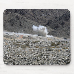 Alfombrilla De Ratón Una ronda de un pequeño lanzacohetes AT-4