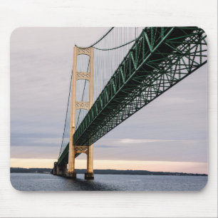 Alfombrilla De Ratón Una vista del puente de Mackinac desde el lago Mic