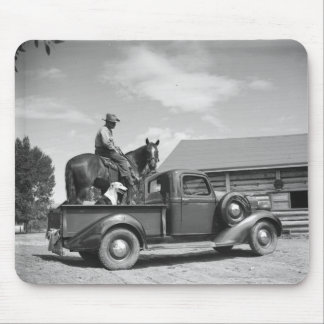 Alfombrilla De Ratón Vaquero con el caballo en un camión