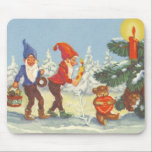 Alfombrilla De Ratón Vintage Christmas, Elves in the Snow Forest Winter<br><div class="desc">Ilustracion Vintage Victoria Festividad navideña Feliz Navidad con elfos con barbas y gorras puntiagudos caminando en la nieve. Parecen nisse de tomte, nisse o tomtenisse (Suecia) (Noruega y Dinamarca) o tonttu (Finlandia), una criatura mitológica del folklore escandinavo nórdico. El elfo azul lleva una corona, el elfo verde lleva un saco...</div>
