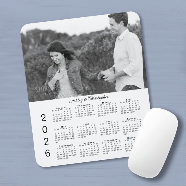 Alfombrilla De Ratón Your Photo Names Personalized 2026 Calendar (Your Photo Names Personalized 2026 Calendar Mouse Pad, in situ)