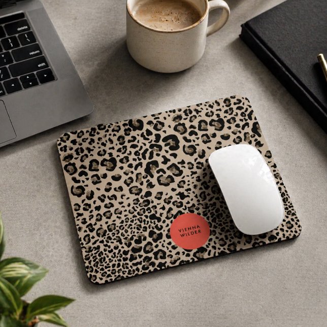 Alfombrilla para ratón con estampado de leopardo | (A fashionable mousepad that blends bold animal print with a polished personalized touch.)
