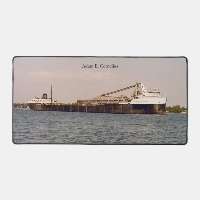 Alfrombrillas De Escritorio Adam E. Cornelius (Anverso)