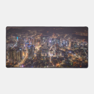 Alfrombrillas De Escritorio Alfombra de escritorio con paisaje urbano nocturno