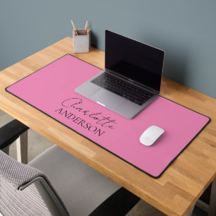Alfrombrillas De Escritorio Alfombra de escritorio rosa con monograma de nombr