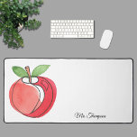 Alfrombrillas De Escritorio Apple de regalo para profesores<br><div class="desc">Este elegante escritorio está decorado con una manzana roja. Personalizable fácil. Perfecto como regalo de profesor. Acuarela original © Michele Davies.</div>