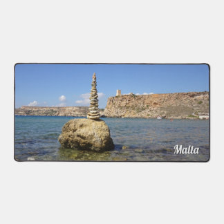 Alfrombrillas De Escritorio Bahía y torre de Ghajn Tuffieha Cairn de piedra