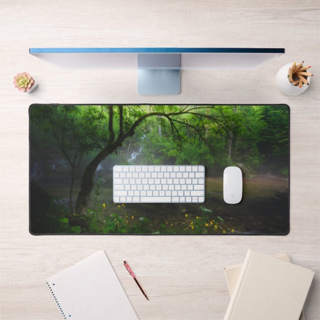 Alfrombrillas De Escritorio Bosque encantado y cascada (Oficina 1)