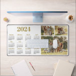 Alfrombrillas De Escritorio Calendario y Collage de fotos de 2024<br><div class="desc">¡La alfombra de calendario de mes de 2024 también incluye tus fotos favoritas! **Esto es para 2024** (Busque nuestros nuevos diseños para el próximo año).</div>