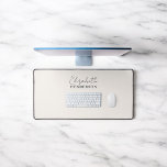 Alfrombrillas De Escritorio Calligrafía de monograma Beige elegante<br><div class="desc">Desk Mat presenta un dúo de fuentes de caligrafía moderna y un elegante tipo de letra serif.</div>