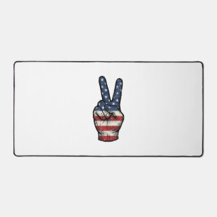 Alfrombrillas De Escritorio Camiseta vectorial de mano de paz patriótica vinta