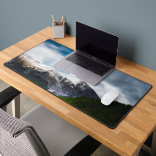 Alfrombrillas De Escritorio Campo de flores de primavera bajo el monte Krn