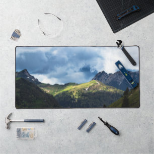 Alfrombrillas De Escritorio Campo iluminado por la luz del sol después de la t