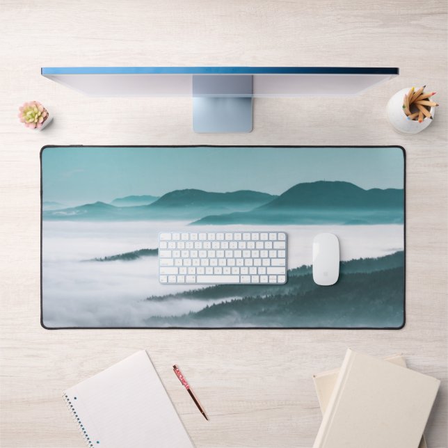 Alfrombrillas De Escritorio Capas de colinas, niebla y árboles (Oficina 1)