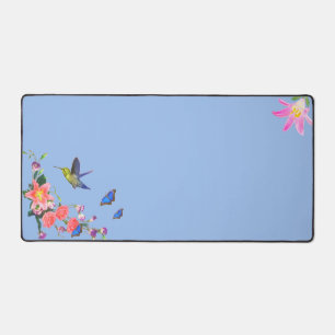Alfrombrillas De Escritorio Colibrí, mariposas y flores sobre azul claro