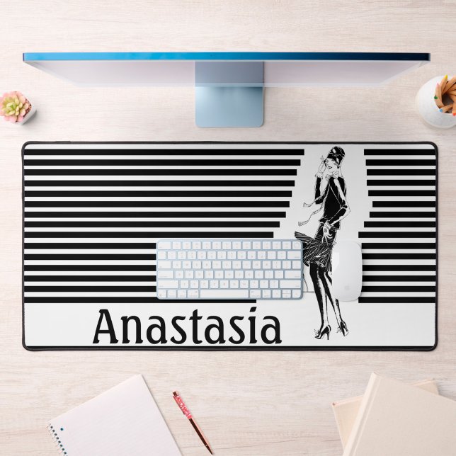 Alfrombrillas De Escritorio Dama de época en blanco y negro (Black and white desk mat with vintage lady and name)