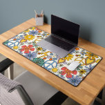 Alfrombrillas De Escritorio Diseño floral Hippie<br><div class="desc">Mostrador Hippie Floral Design Mat Esta alfombra de escritorio es tan práctica como elegante. Perfecto para la escritura, escritura o elaboración, nuestra esterilla de escritorio multifuncional iluminará cualquier oficina o área de trabajo con una impresión de sublimación de tinta de punta a punta. Fabricado con material duradero de neopreno de...</div>
