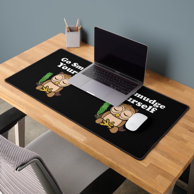 Alfrombrillas De Escritorio Divertido Búho Espiritual Meditando para Fumigar (Oficina 2)