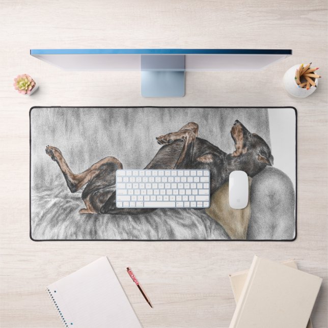 Alfrombrillas De Escritorio Doberman gracioso en Sofa (Oficina 1)