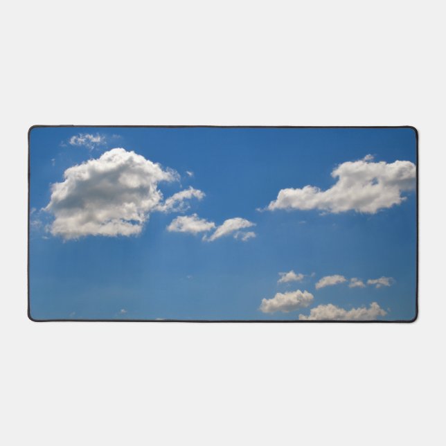 Alfrombrillas De Escritorio El cielo es azul y las nubes blancas están pasando (Anverso)