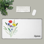 Alfrombrillas De Escritorio Flor silvestre personalizada<br><div class="desc">Esta alfombra de escritorio de flores está decorada con flores silvestres acuáticas y una tipografía elegante. Personalizable fácil. Utilice la Herramienta de diseño para cambiar el tamaño, estilo o color del texto. A medida que creamos nuestra obra de arte no encontrarás esta imagen exacta de otros diseñadores. Acuarela original ©...</div>