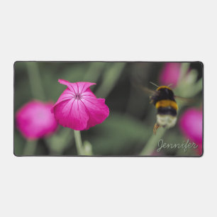 Alfrombrillas De Escritorio Foto de naturaleza de abeja y flor rosa con nombre