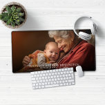 Alfrombrillas De Escritorio Foto moderna de Invitación de Recién nacido<br><div class="desc">Moderna Invitación de Recién nacido Foto Mat Escritorio del ratón. Anunciar el nacimiento de su bebé con estilo, o darle esto como un regalo a nuevos padres, abuelos, etc. Añade tu texto personalizado para un divertido diseño personalizado. Póngase en contacto con nosotros en cedarandstring@gmail.com si necesita ayuda con el diseño...</div>
