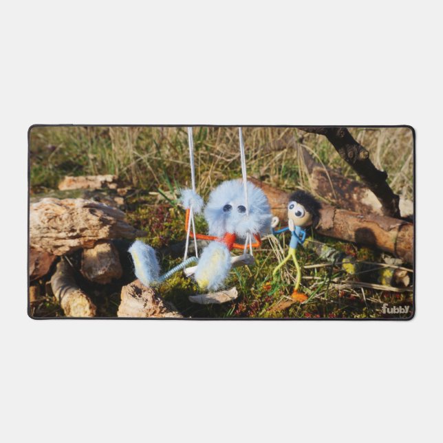 Alfrombrillas De Escritorio Fubby monster op de schommel. (Anverso)