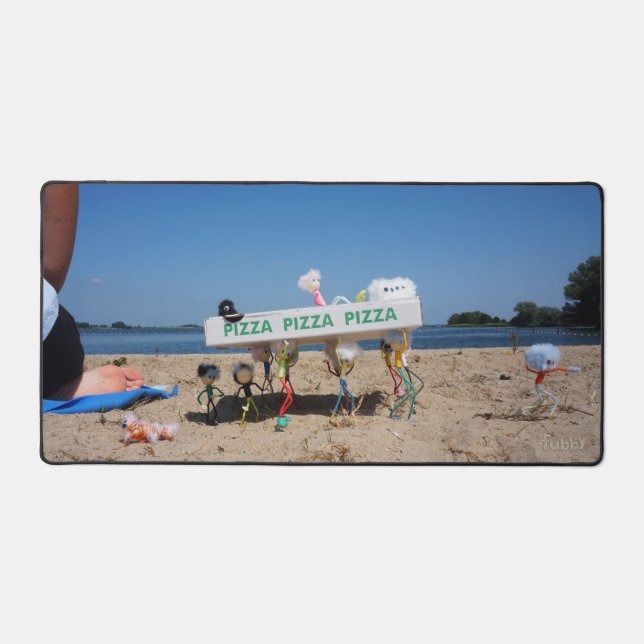 Alfrombrillas De Escritorio Fubby's die op het strand een pizza stelen. (Anverso)
