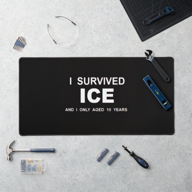 Alfrombrillas De Escritorio I Survived ICE  (Puesto de trabajo)