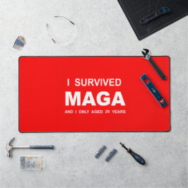 Alfrombrillas De Escritorio I Survived MAGA