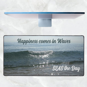 Alfrombrillas De Escritorio La felicidad llega en las olas del mar el día de l