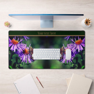 Alfrombrillas De Escritorio La Mariposa De La Señora Pintada En La Flor Person