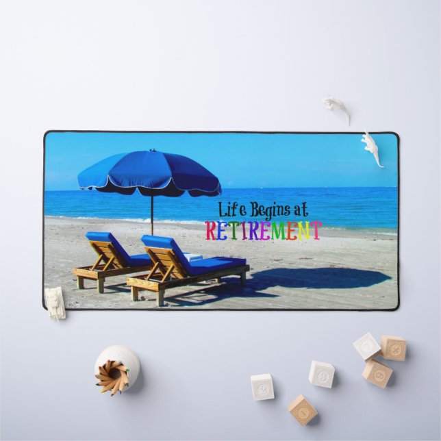 Alfrombrillas De Escritorio La vida comienza en la jubilación (Mesa para niños)