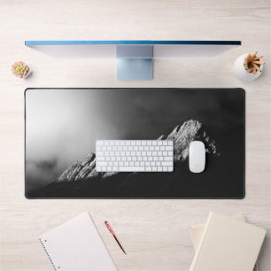Alfrombrillas De Escritorio Los últimos rayos de sol en la montaña en blanco y